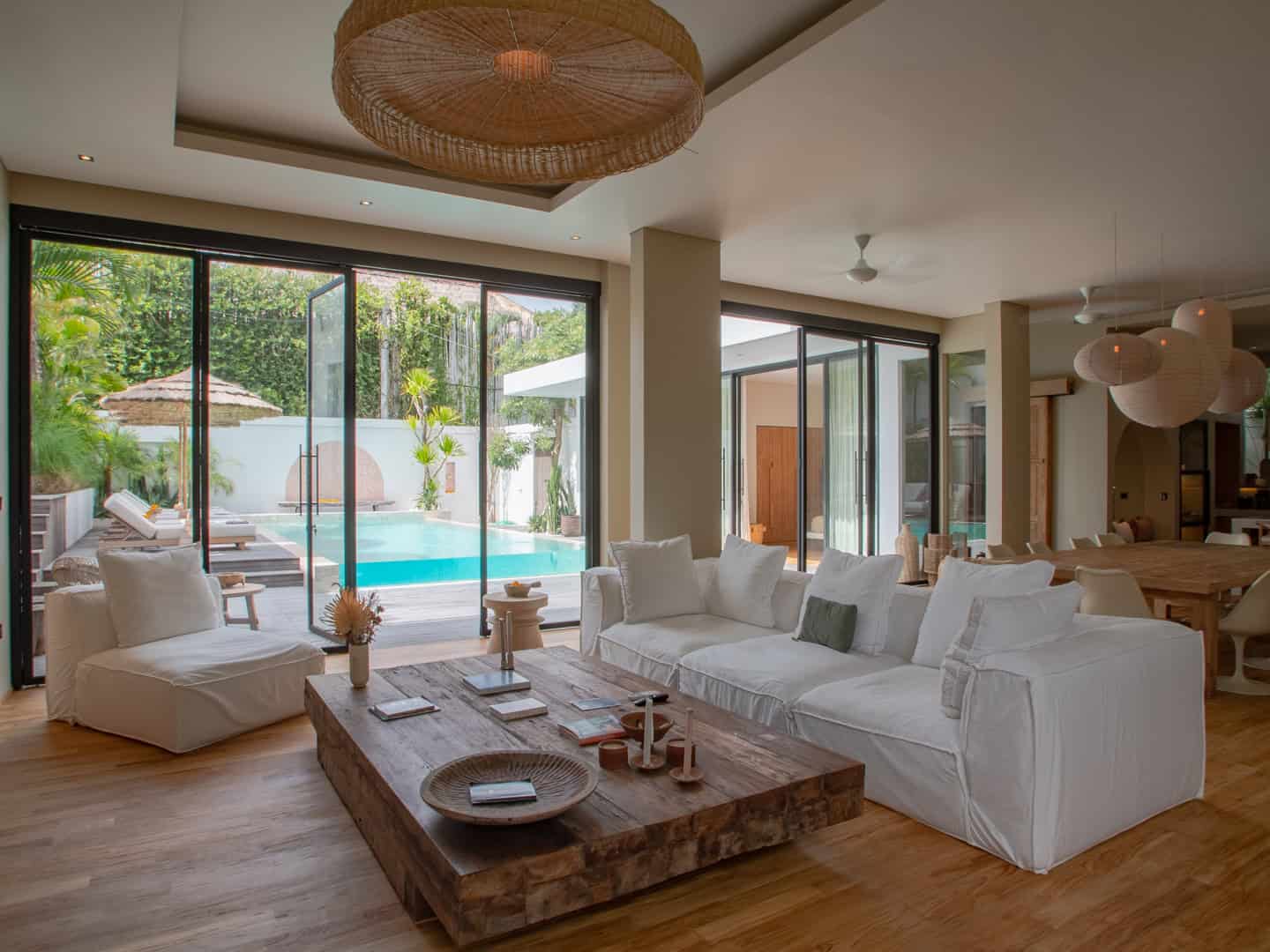 COZY 4 BEDROOM VILLA FOR SALE LEASEHOLD NEAR PERERENAN BEACH BE-1009 